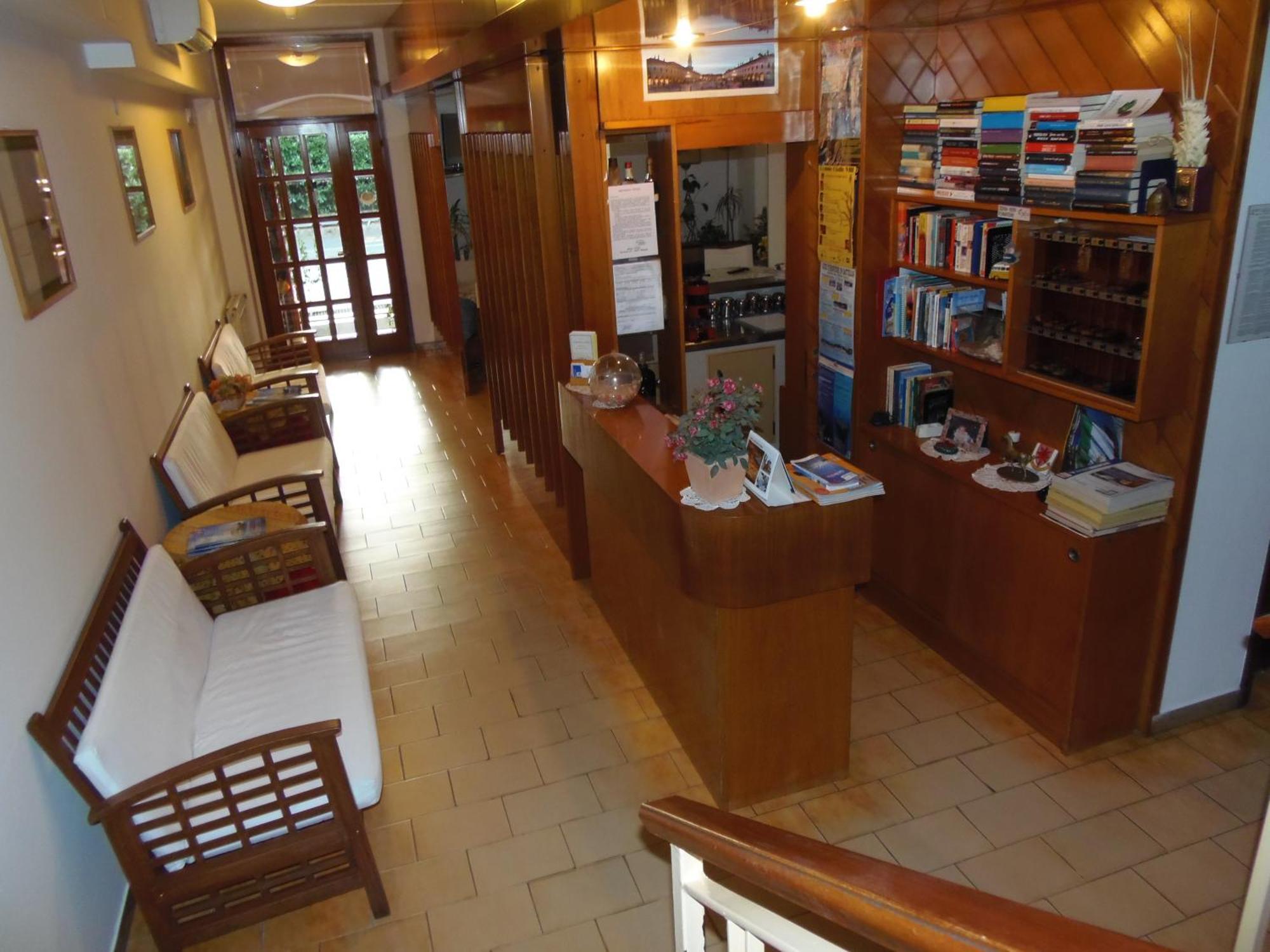 Hotel Italia Монелья Экстерьер фото